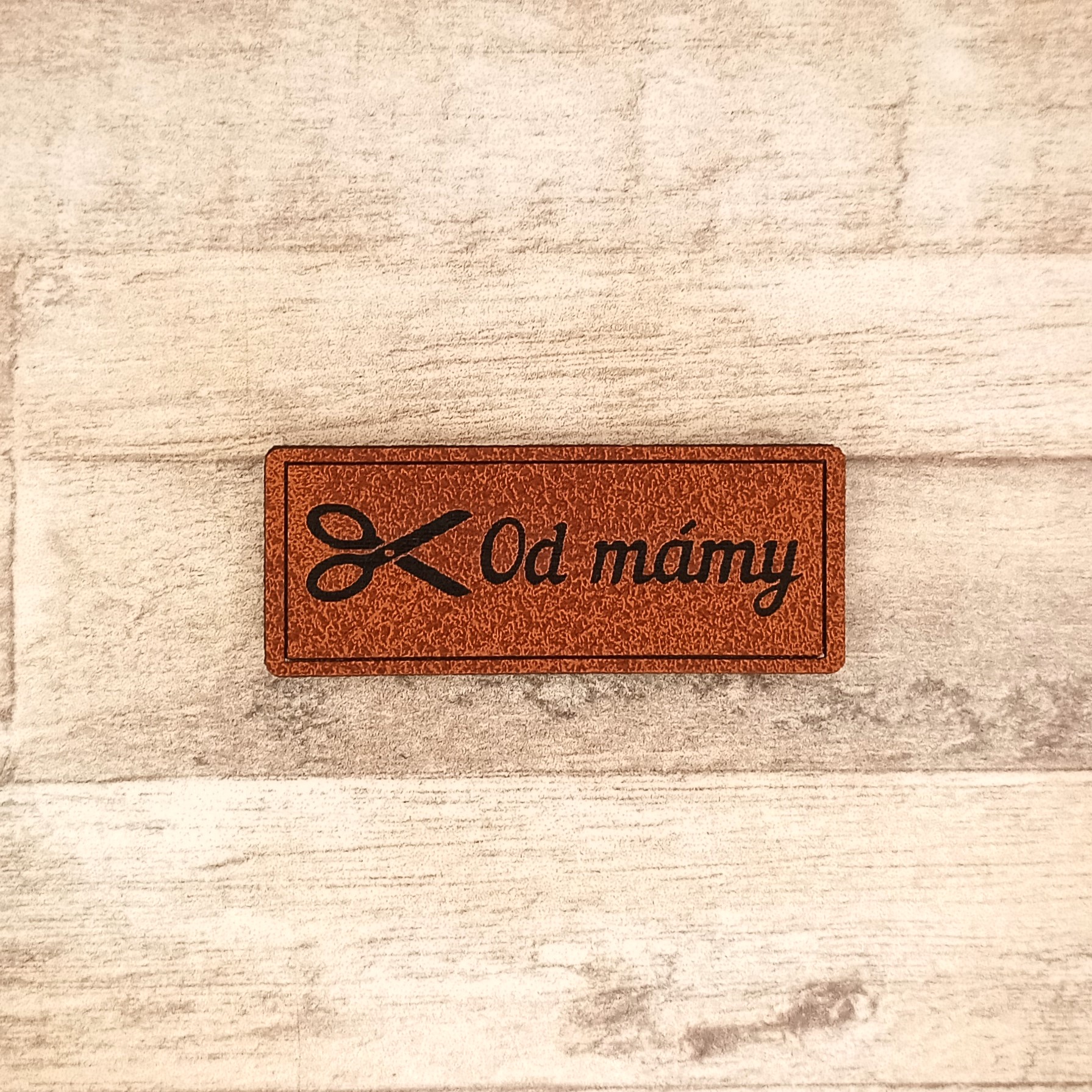 Koženkový štítek Od mámy (PL11)